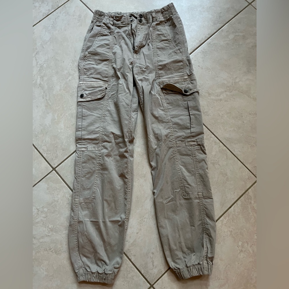 Garage tan cargo pants in size XS